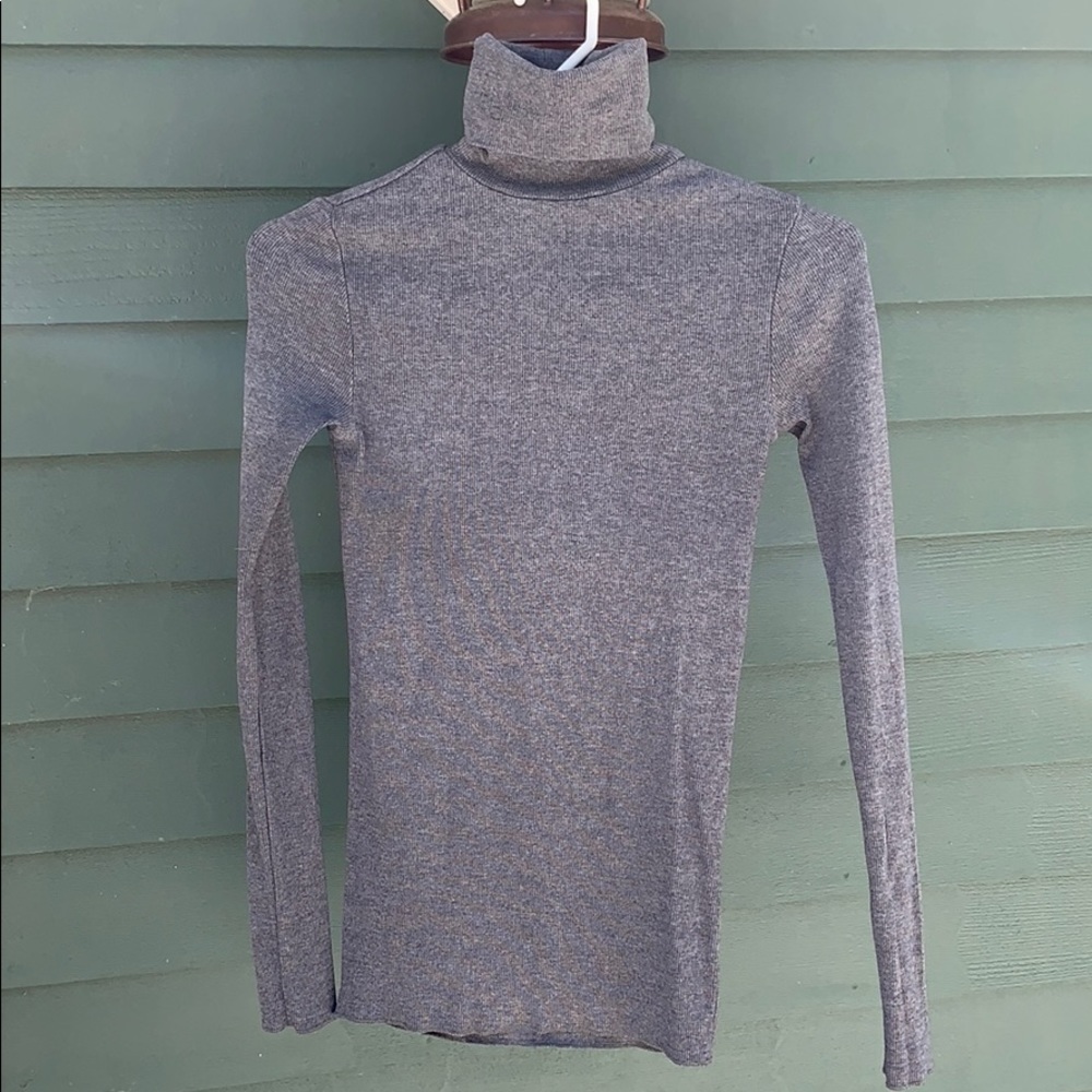 Turtleneck top almost new